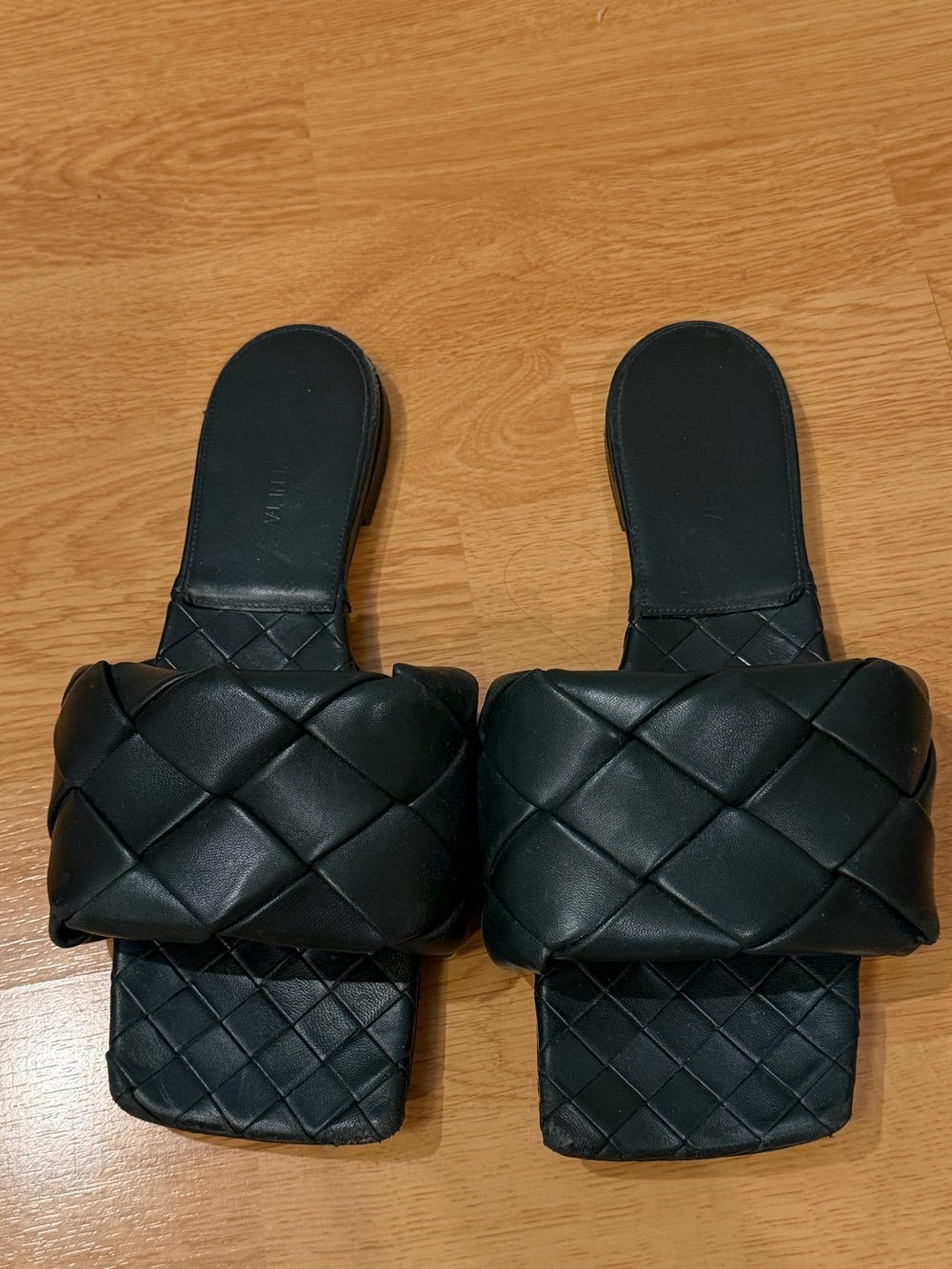 Bottega Veneta Dark Green Lido Woven Sandals size 39.5